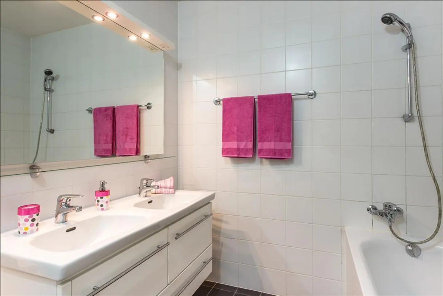 Appartement de Luxe avec Jardin - Photo 6 sur 8