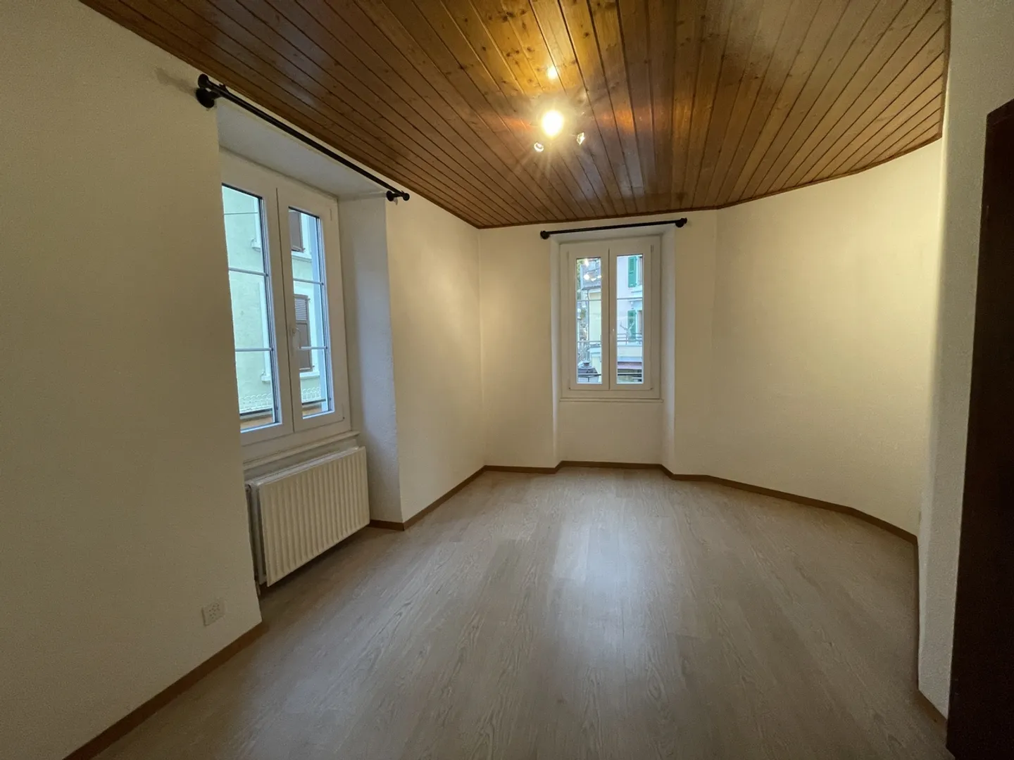 Charming 2-room apartment in the old town of Montreux - Photo 3 of 4