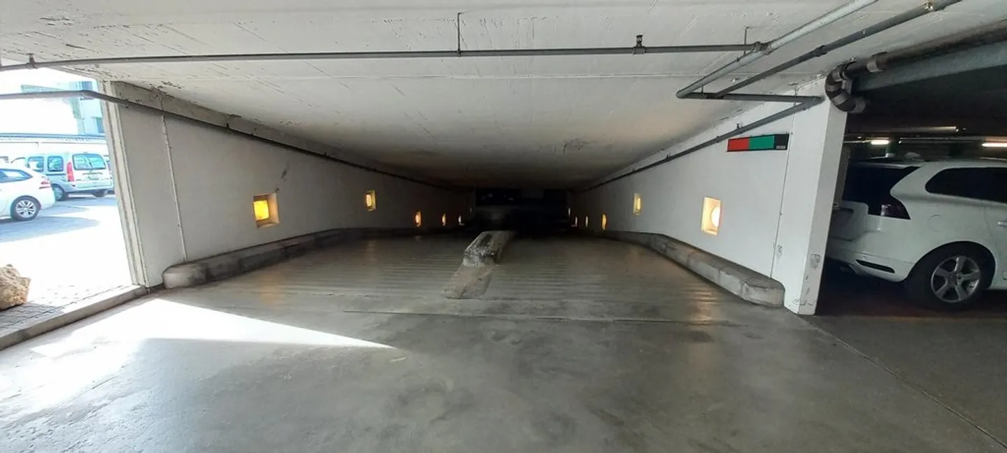 Parking spaces in a commercial building in Bussigny - Photo 3 of 3