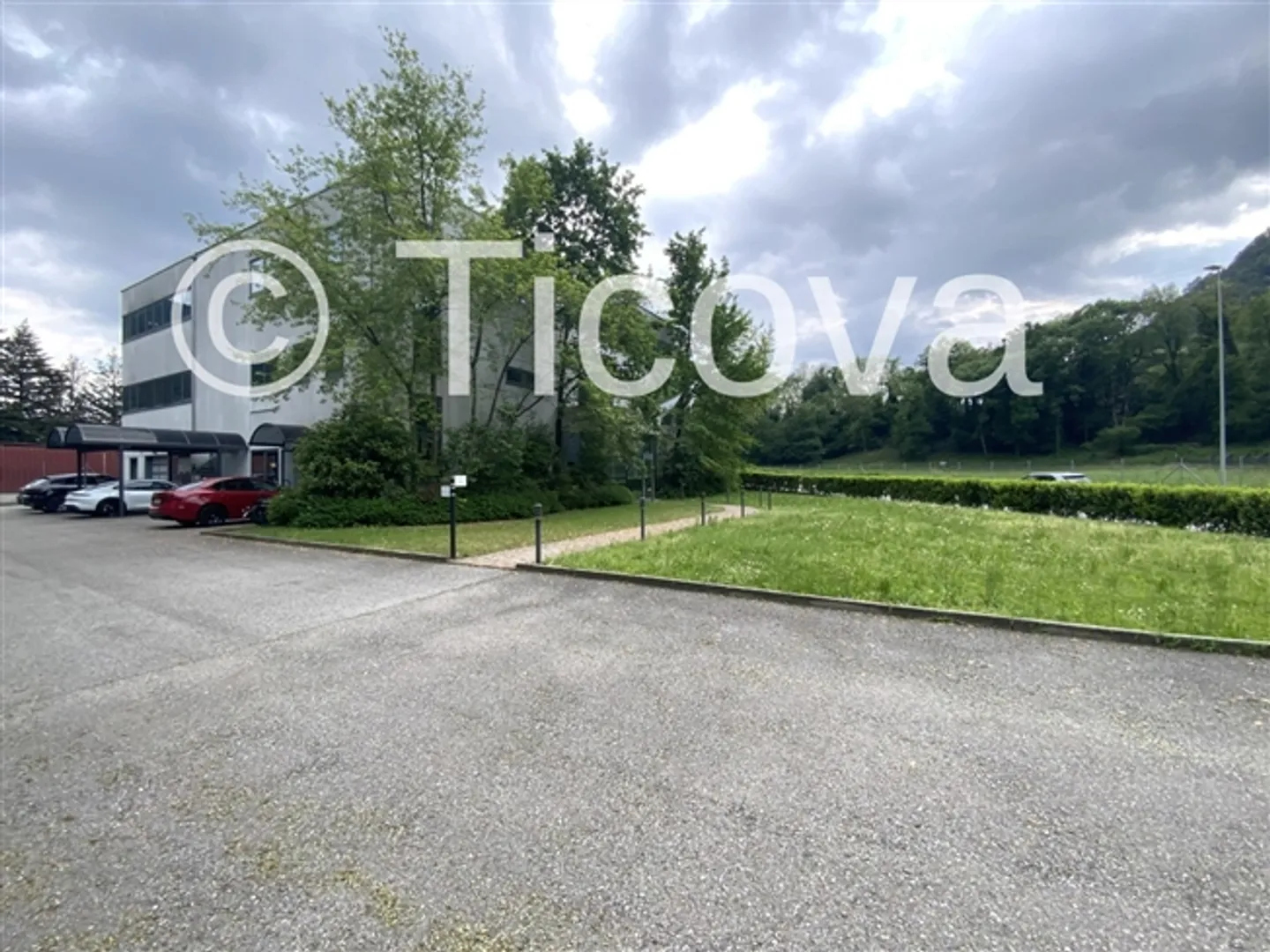 1800 sqm commercial building near the highway - a unique opportunity - Photo 1 of 1