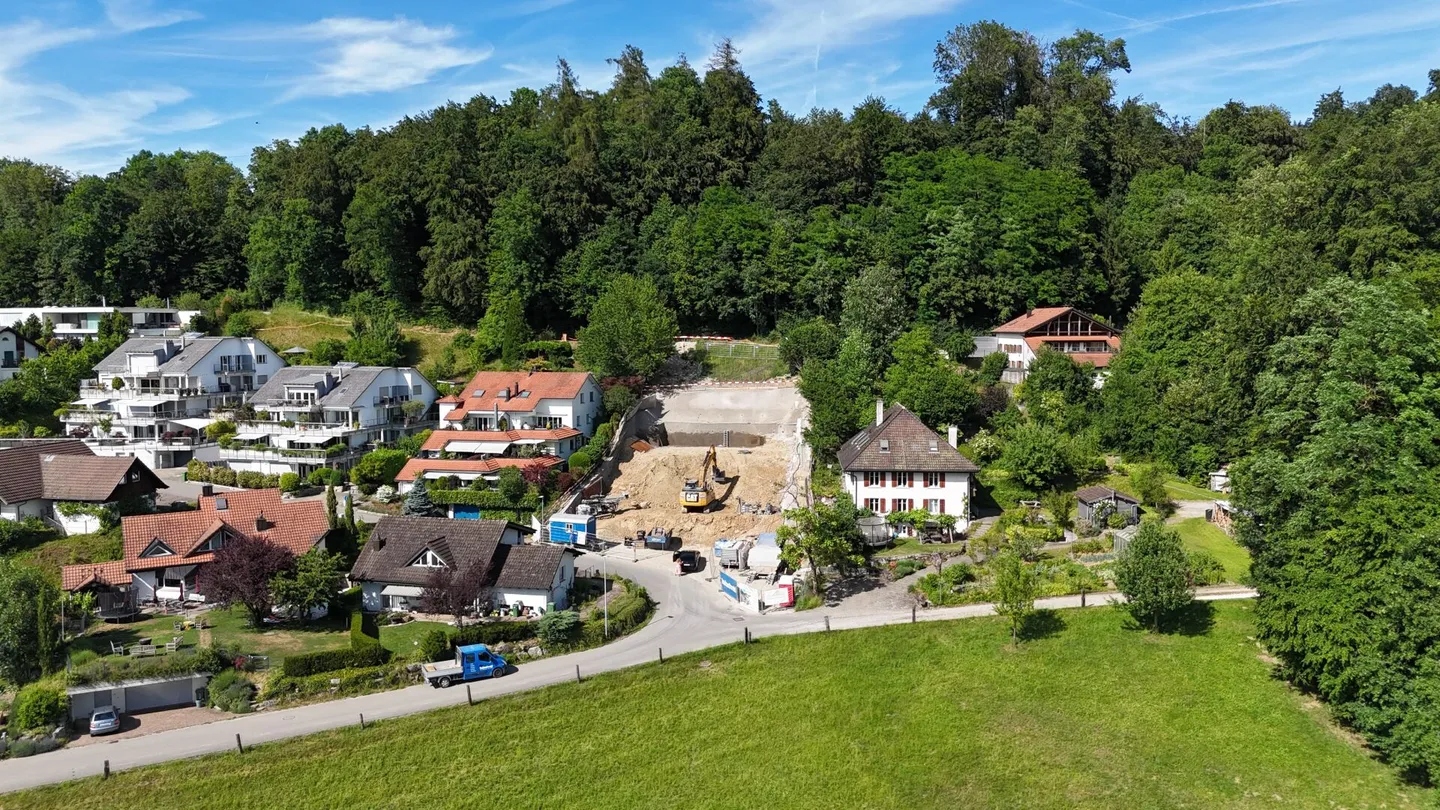PROGRÈS DE LA CONSTRUCTION : LA STABILISATION DE LA PENTE EST TERMINÉE - BELLA VISTA.CH PREND FORME - Photo 2 sur 11