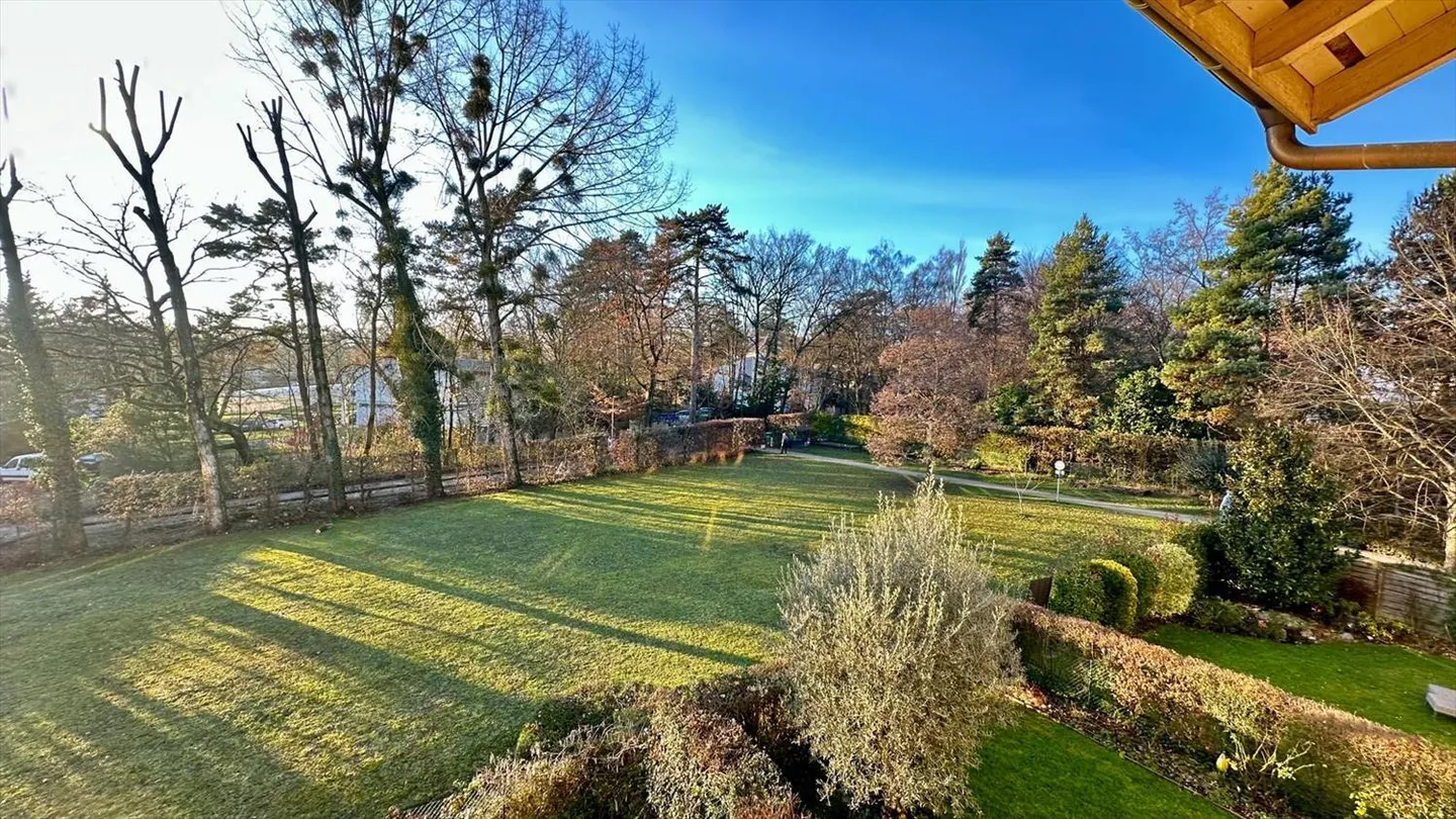 Appartement charmant avec 6 pièces et 175 m² dans les combles - Photo 8 sur 9