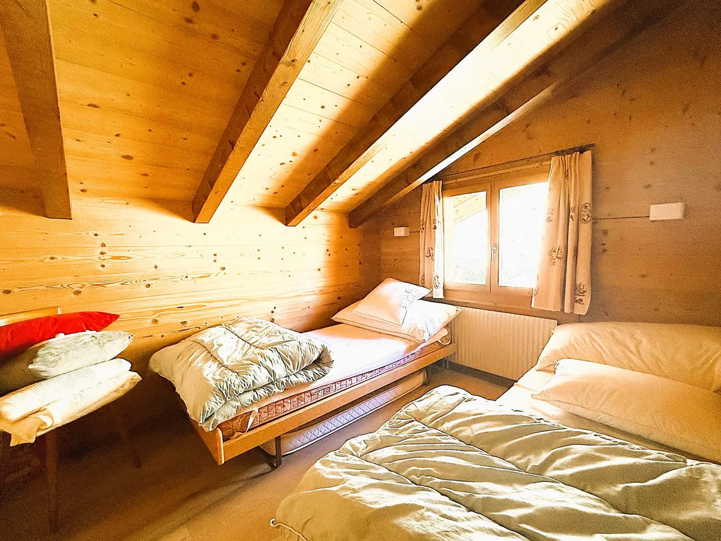 For sale in the Tzoumaz resort in the heart of the 4 Valleys, very beautiful chalet of 5 1/2 rooms - Photo 9 of 13