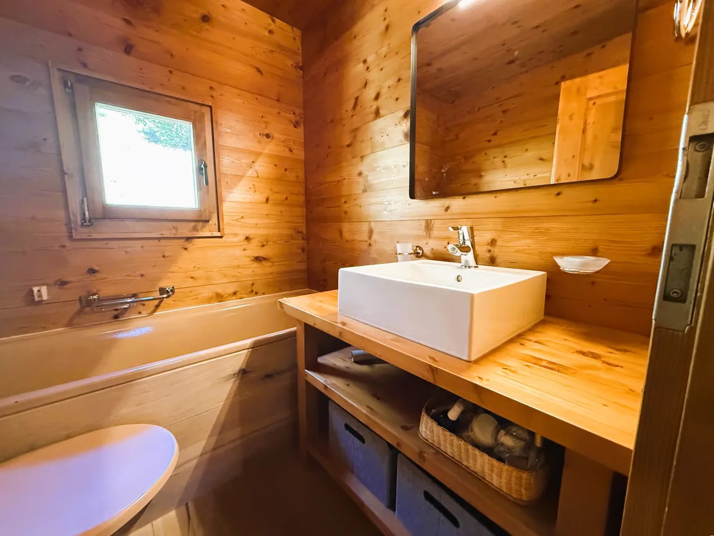 For sale in the Tzoumaz resort in the heart of the 4 Valleys, very beautiful chalet of 5 1/2 rooms - Photo 10 of 13