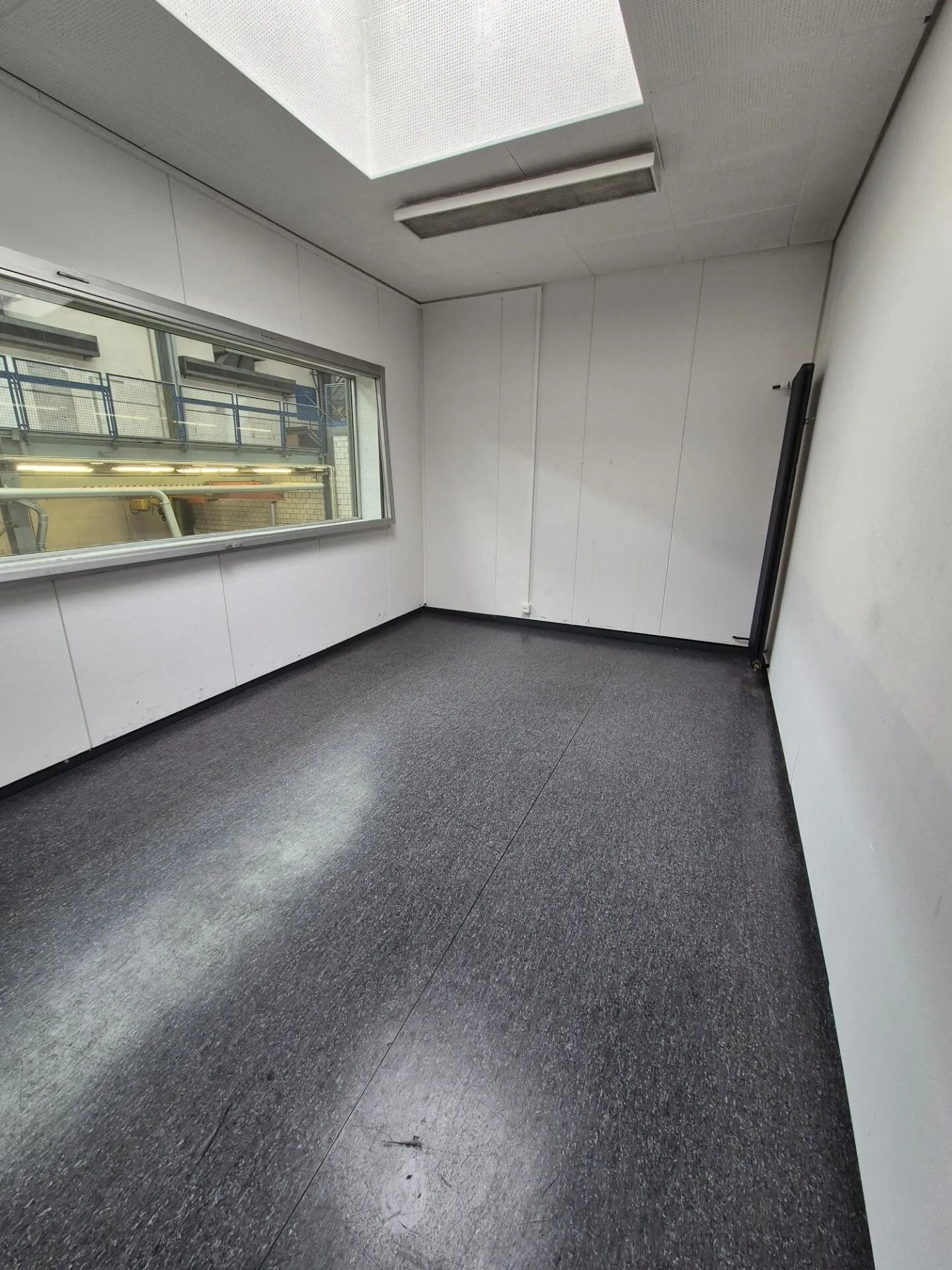 Espace de bureau attrayant (19 m2) à louer dans la dynamique zone de Buss - Photo 3 sur 5