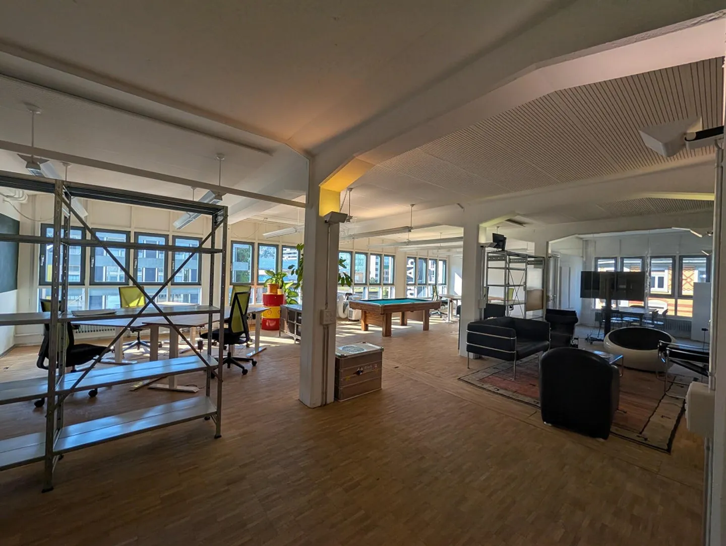 Espace de bureau loft meublé avec terrasse sur le toit - Photo 1 sur 8