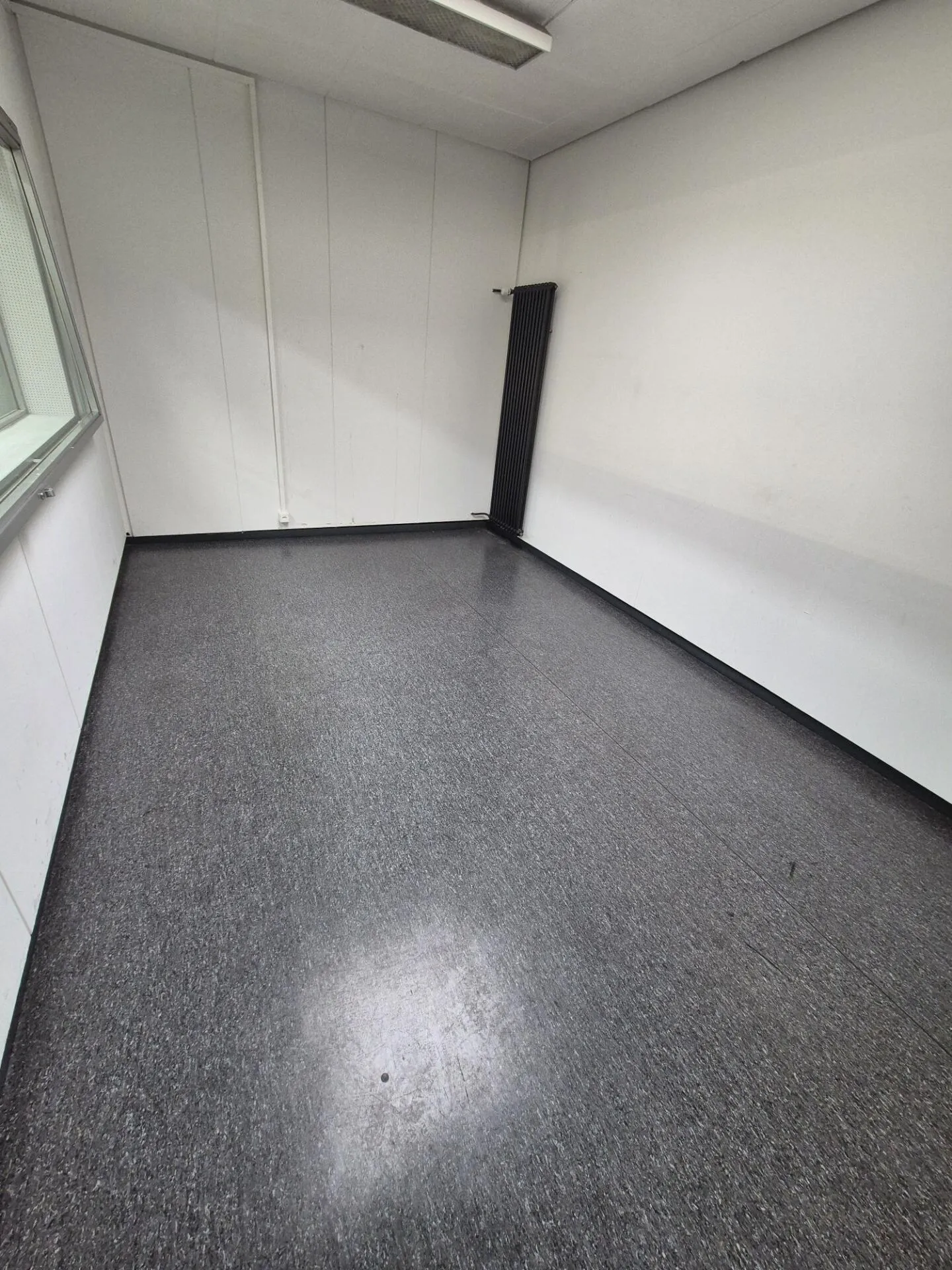 Espace de bureau attrayant (19 m2) à louer dans la dynamique zone de Buss - Photo 4 sur 5