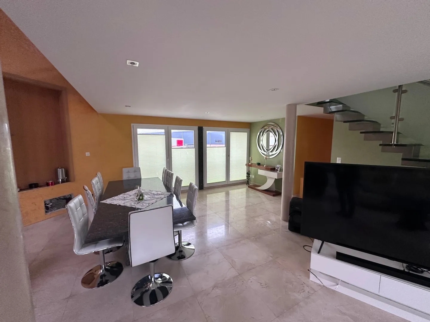 «Villa familiale de 4 pièces avec des détails de haute qualité à Payerne» - Photo 2 sur 9