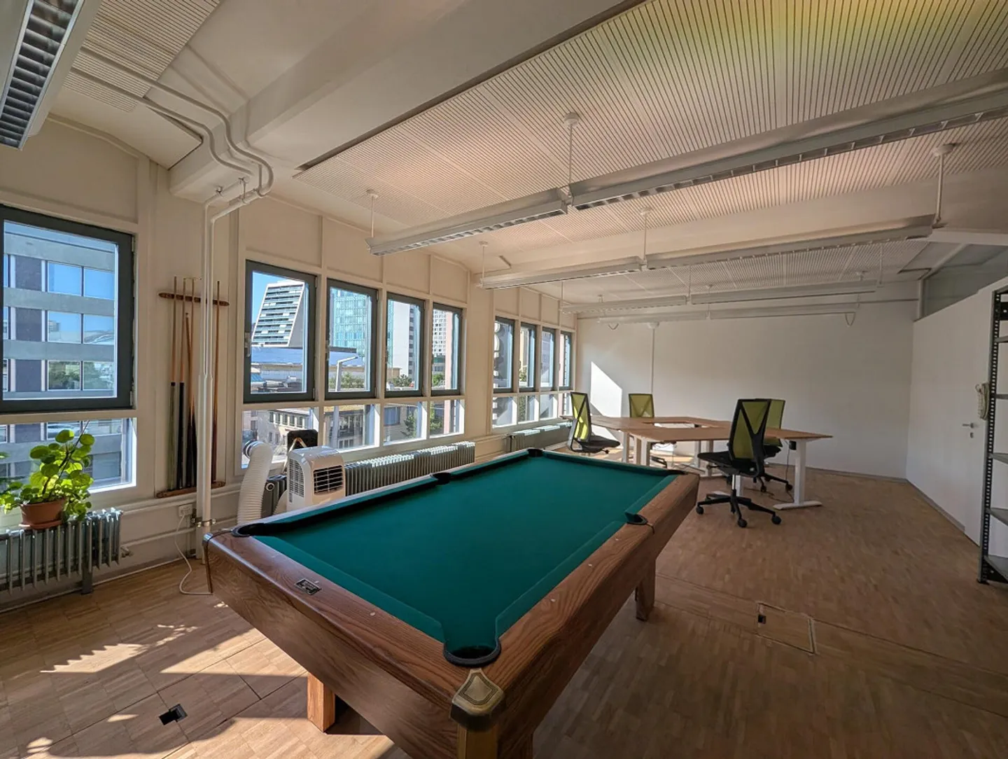 Espace de bureau loft meublé avec terrasse sur le toit - Photo 6 sur 8