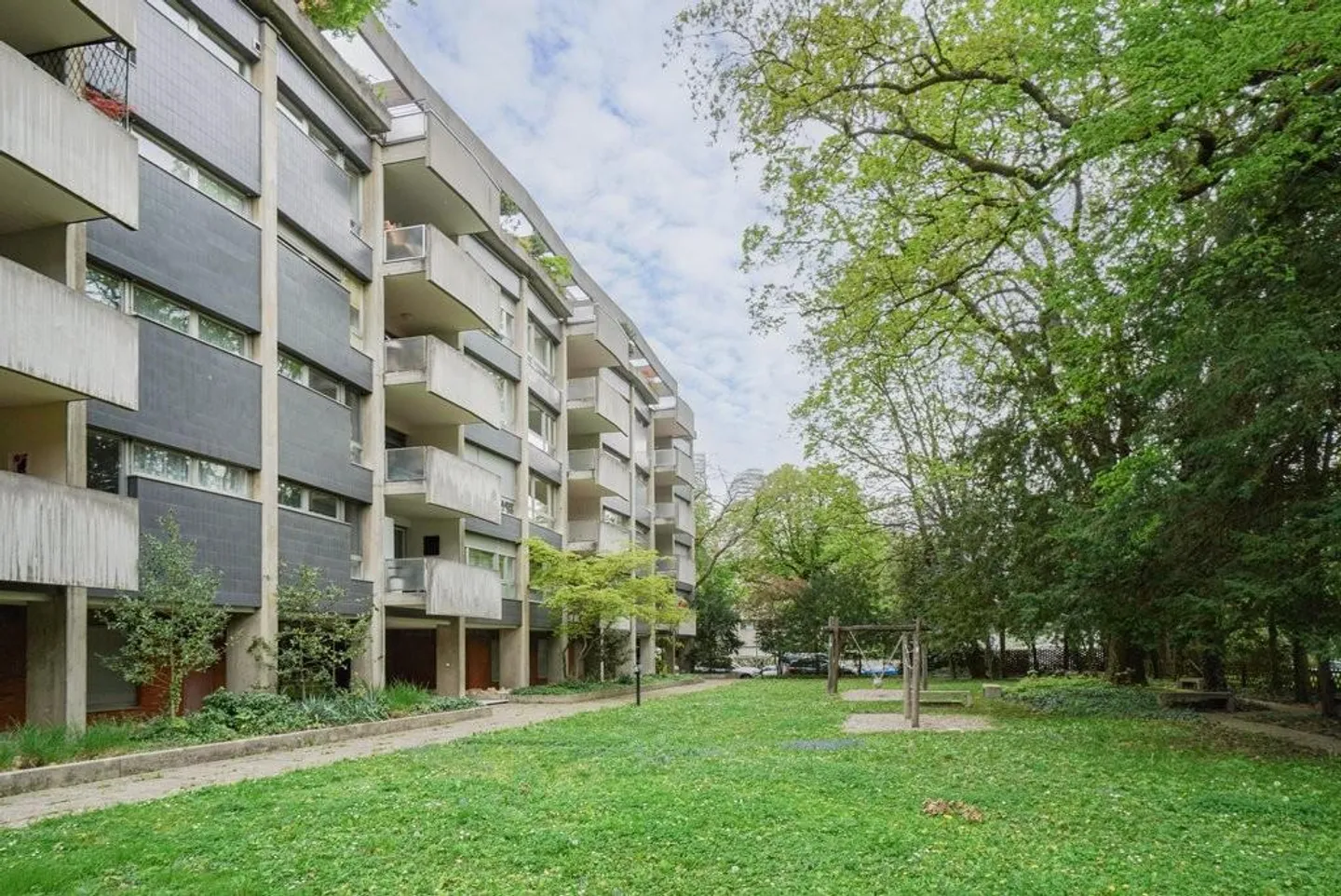 Are you looking for a spacious city apartment? - Photo 1 of 12