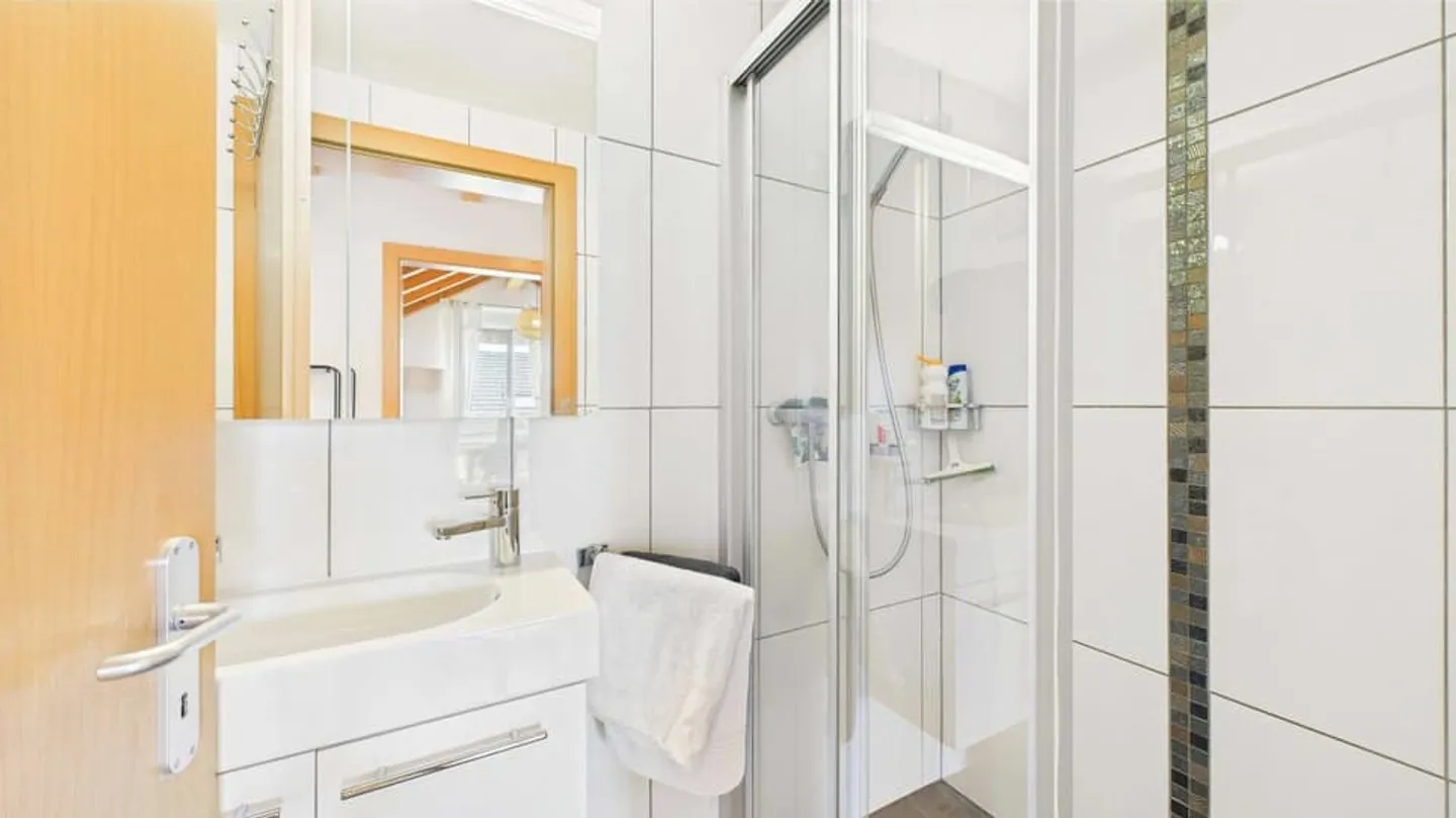 Appartamento mansardato di 4,5 locali con balcone a Susten (Feithieren) - Foto 7 di 10