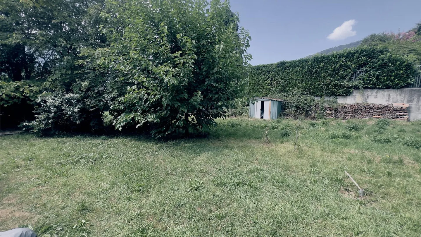 TERRENO CON LICENZA APPROVATA PER 4 VILLE A PONTE CAPRIASCA - Photo 2 of 7