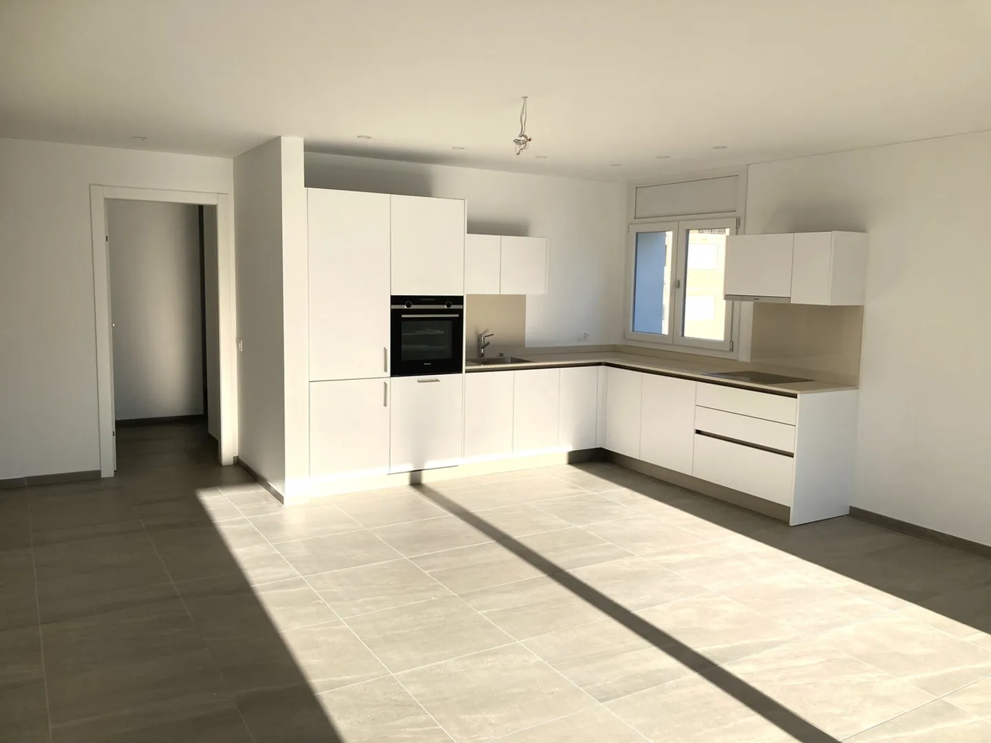 Appartamento 3.5 locali a Caslano, Canton TI - Moderno, raffinato e centrale - Foto 2 di 9