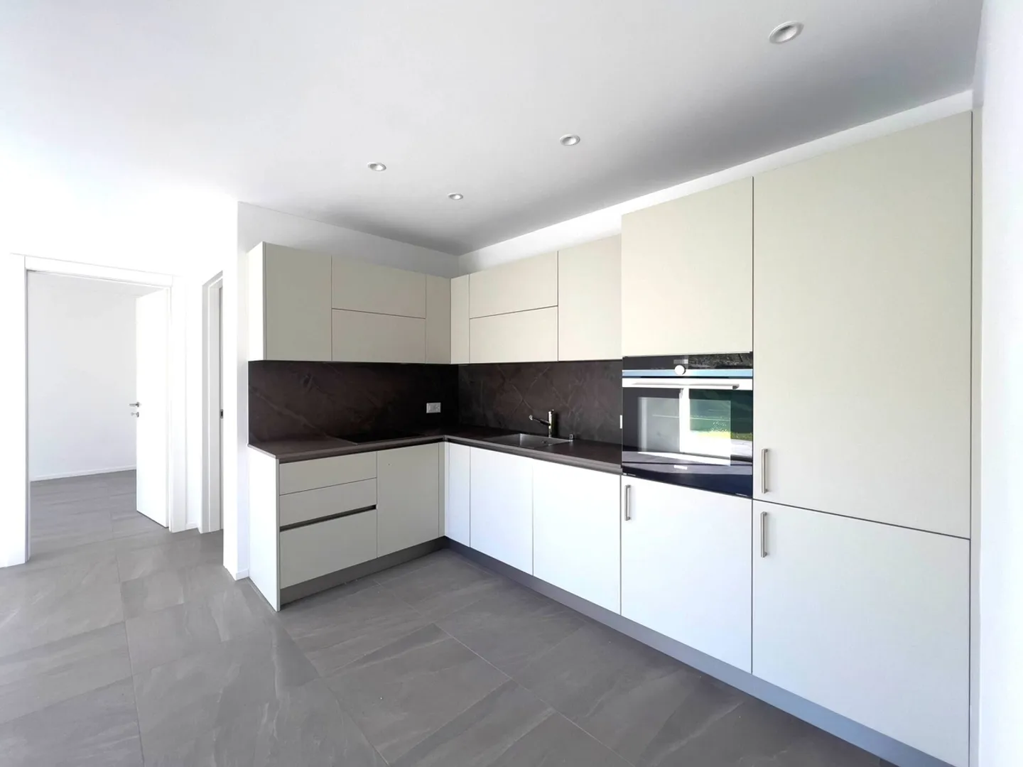 Appartamento 3.5 locali a Caslano, Canton TI - Moderno, raffinato e centrale - Foto 4 di 9