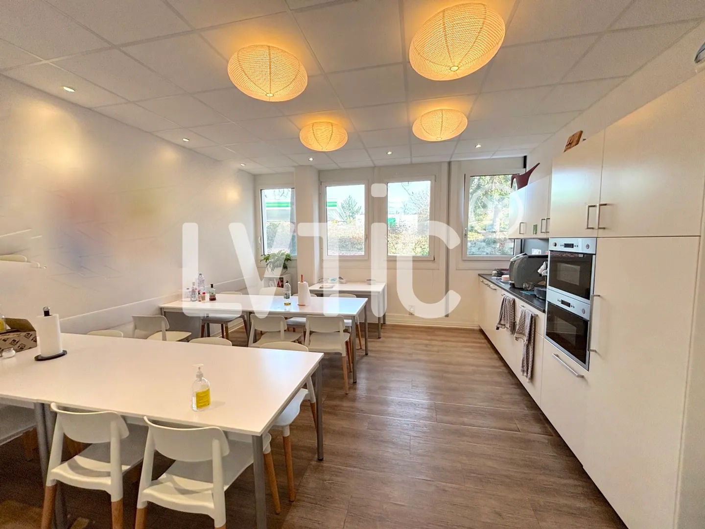 Uffici, showroom di 460 m2 divisibili in affitto a Bussigny - Foto 4 di 8