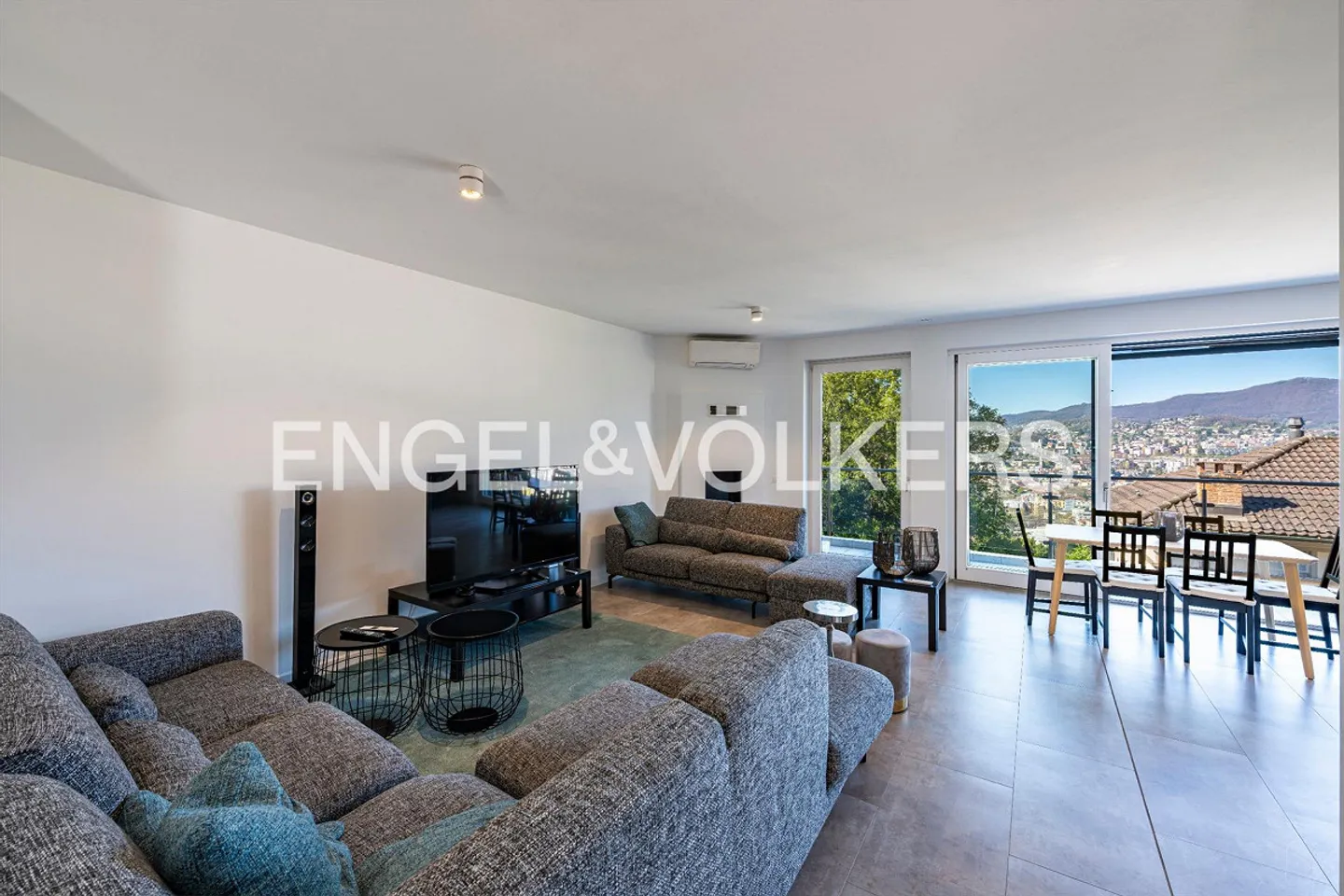 Maison familiale avec terrasse sur le toit - Photo 3 sur 13