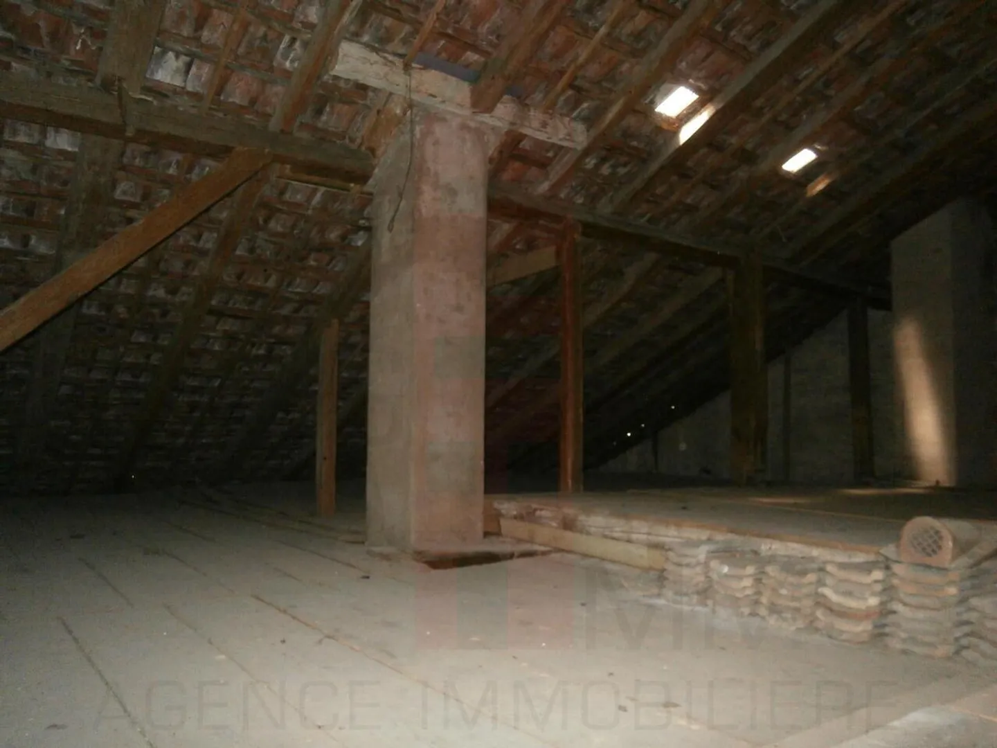 Gebäude im Zentrum des Dorfes Fontenais - Foto 1 von 12