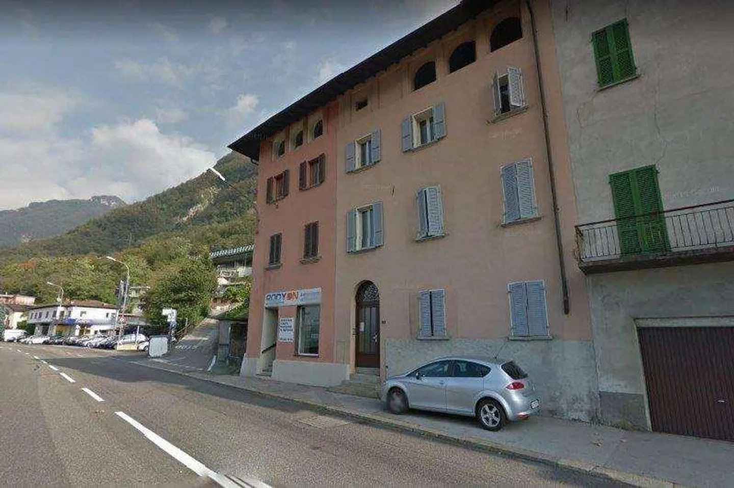MENDRISIO-CAPOLAGO: PALAZZINA A REDDITO - Foto 2 di 13