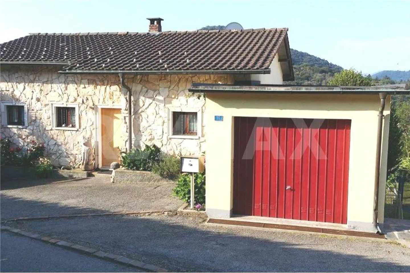 Casa singola con garage, giardino e bella vista panoramica - Foto 2 di 12