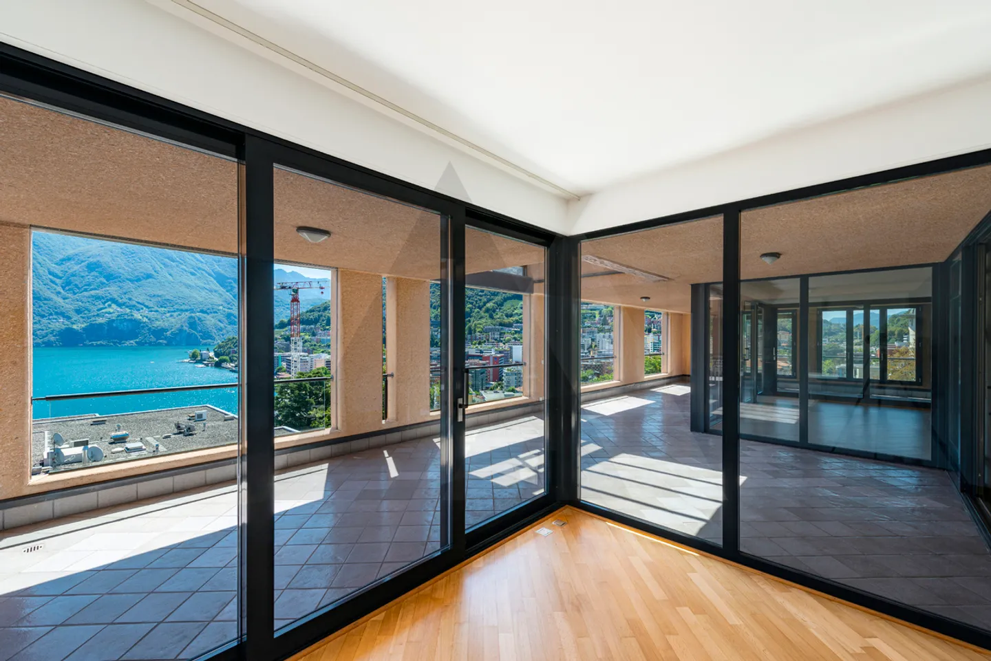 ESCLUSIVO ATTICO CON VISTA LAGO - Foto 10 di 15