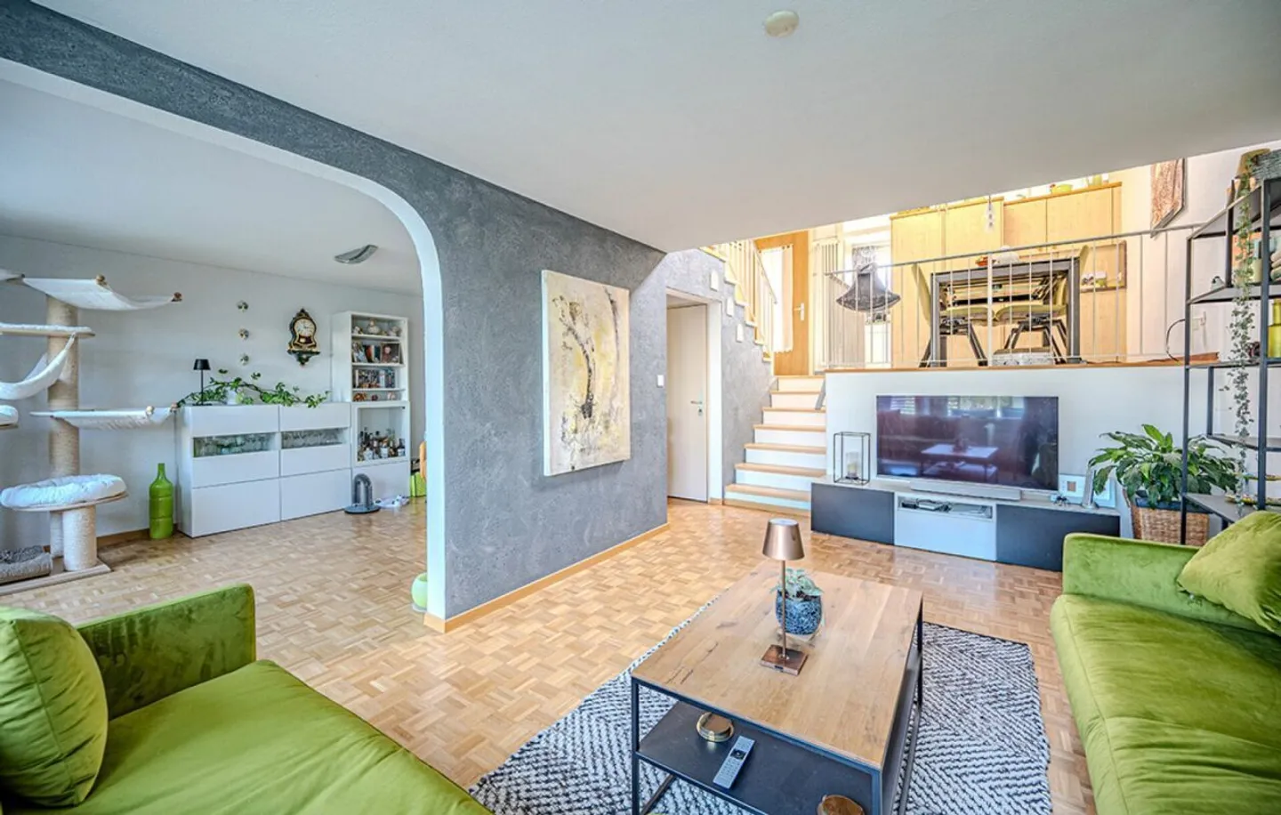 Casa a schiera con giardino ben curato - Foto 2 di 13