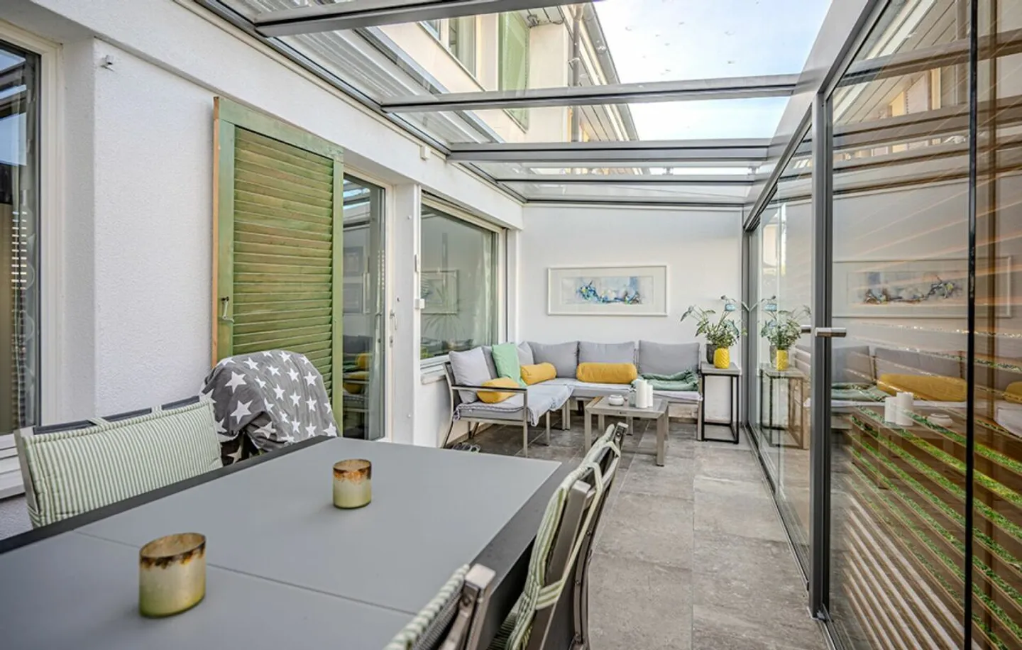 Casa a schiera con giardino ben curato - Foto 4 di 13