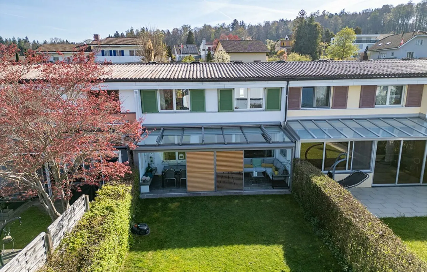 Casa a schiera con giardino ben curato - Foto 5 di 13