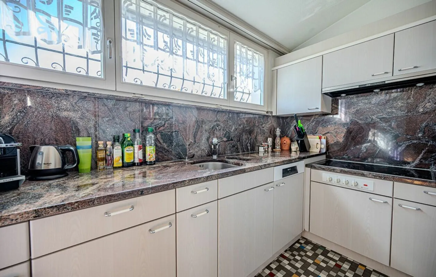 Casa a schiera con giardino ben curato - Foto 9 di 13