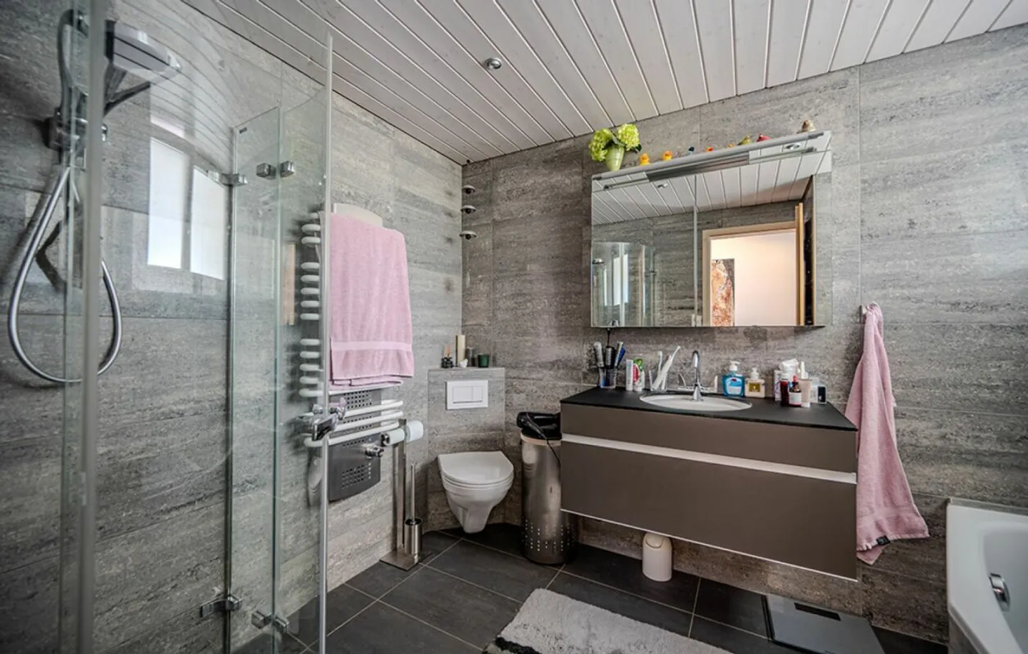 Casa a schiera con giardino ben curato - Foto 11 di 13