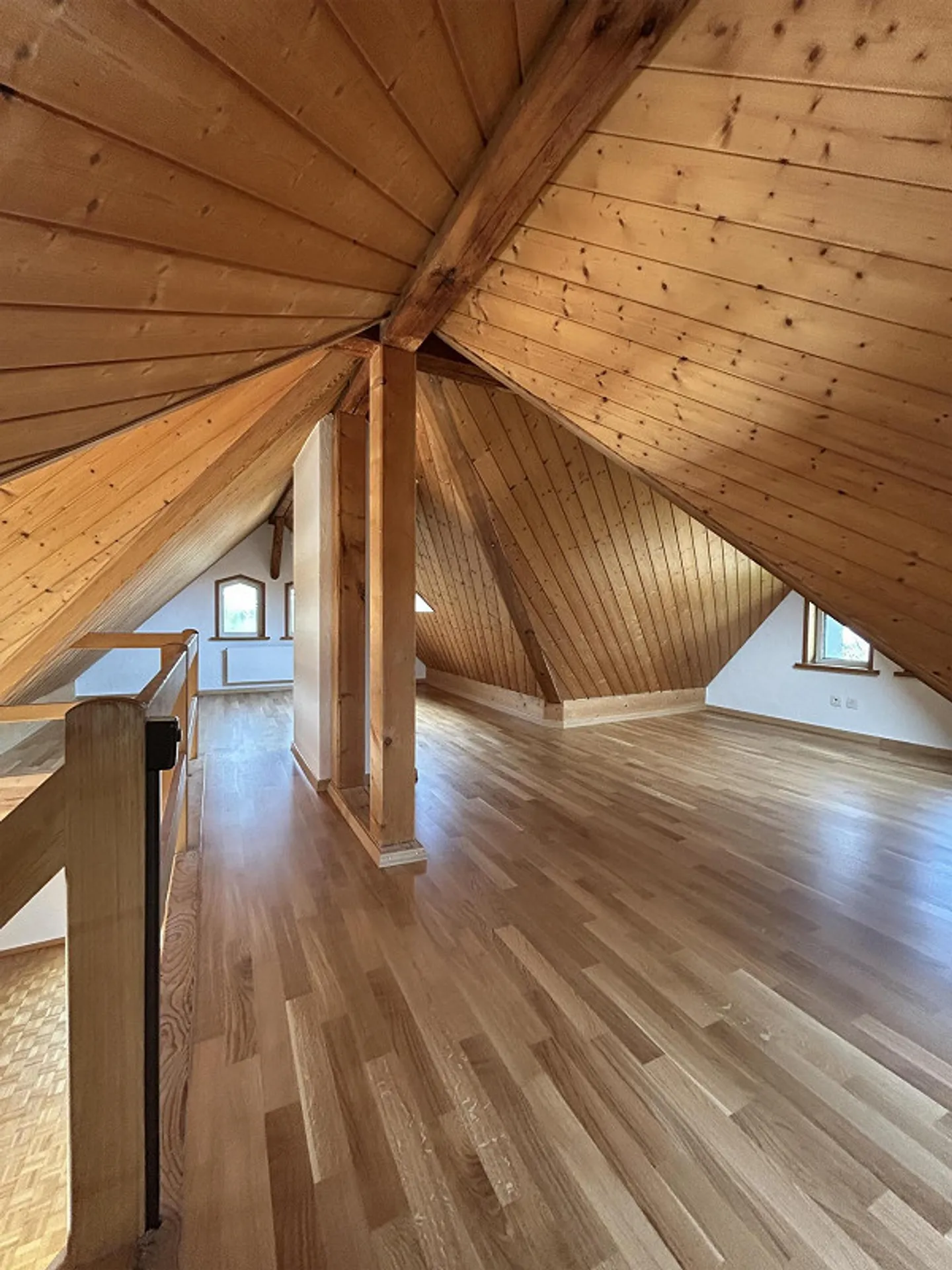 Appartement de toit confortable de 3,5 pièces avec balcon ouest - Photo 6 sur 14