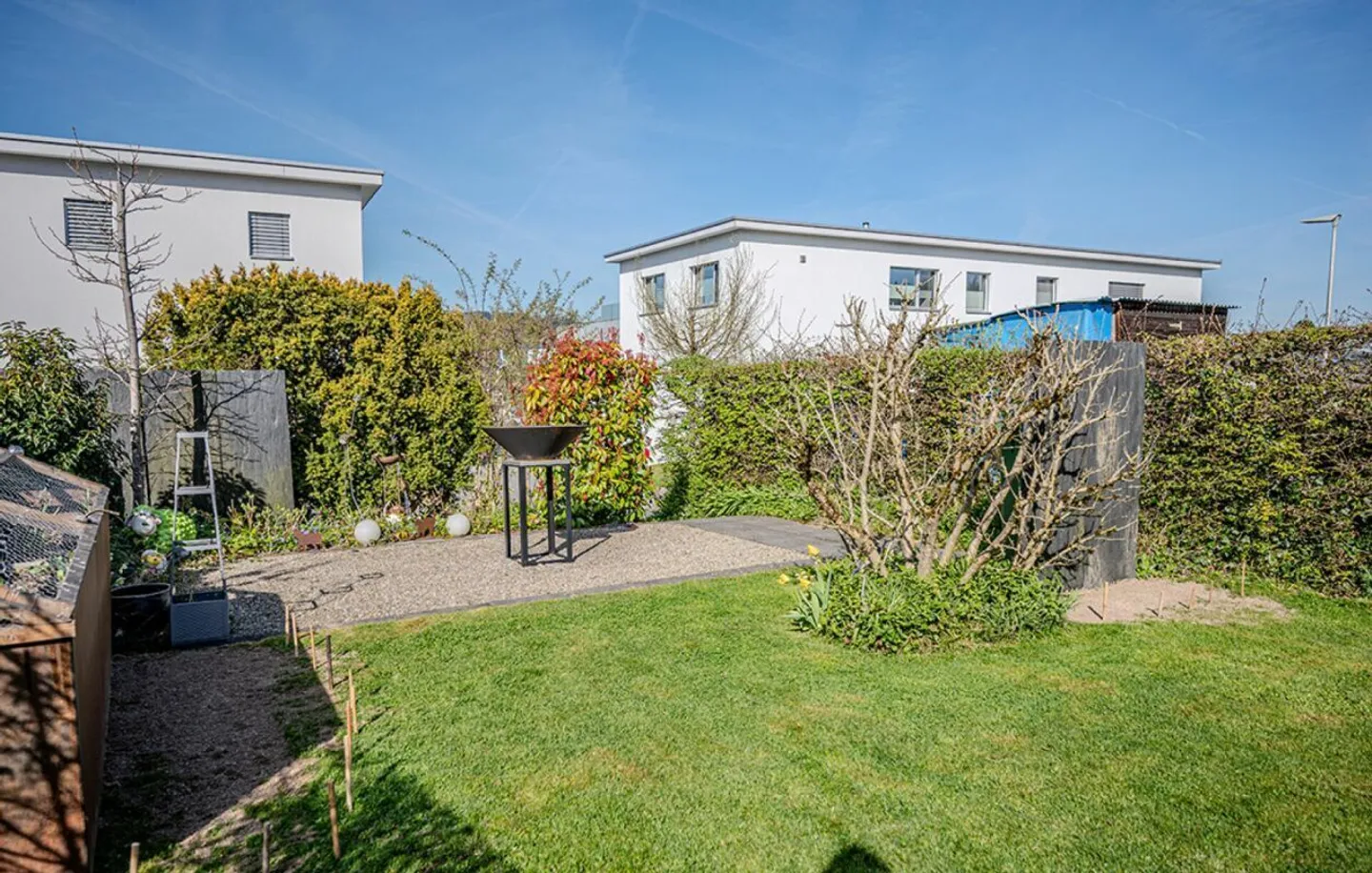 Casa a schiera con giardino ben curato - Foto 7 di 13