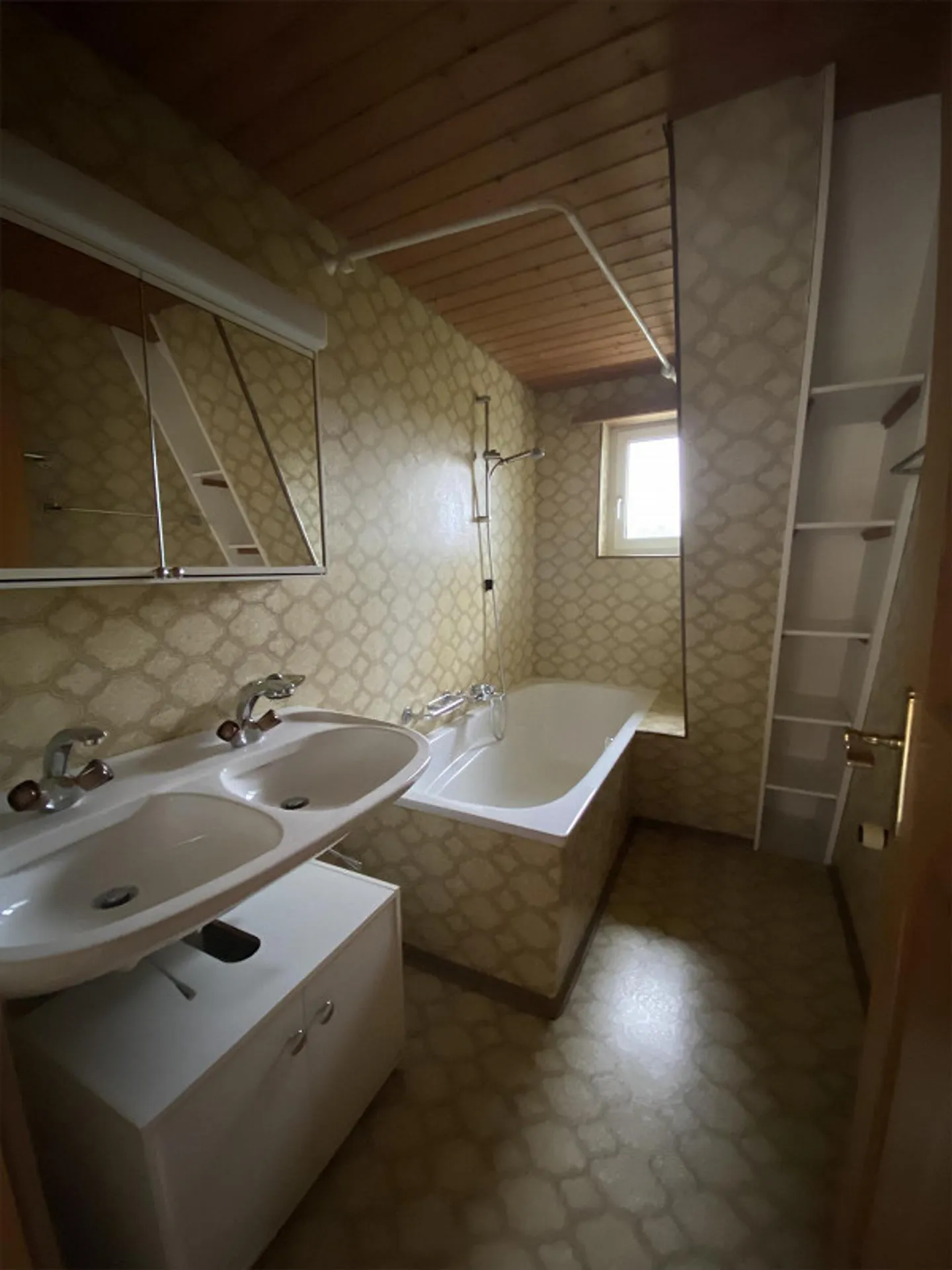 Appartement de toit confortable de 3,5 pièces avec balcon ouest - Photo 9 sur 14