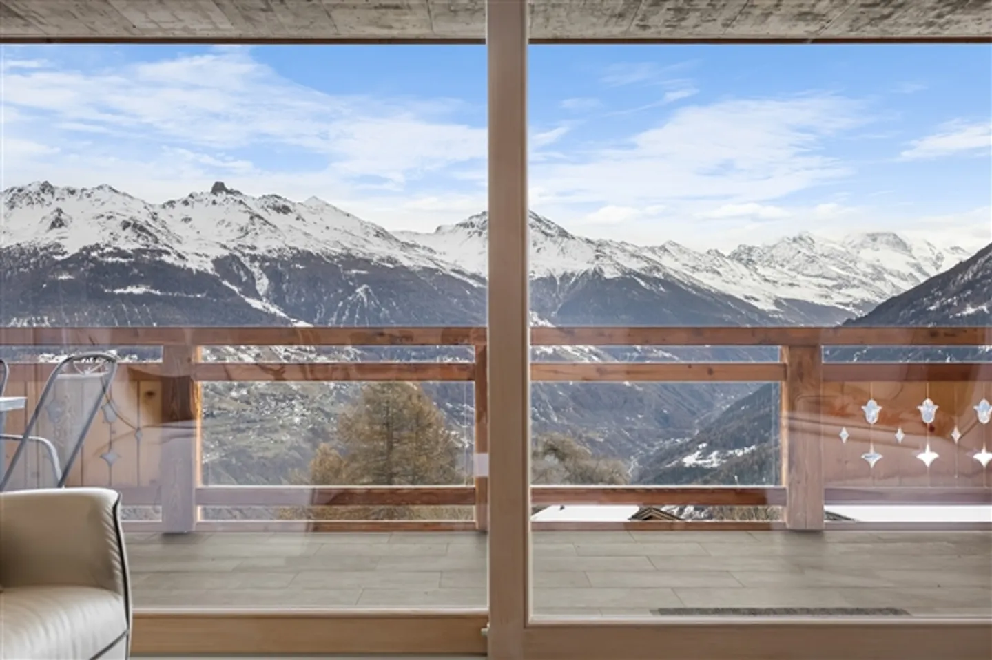 Luxurious ski-in/ski-out apartment with panoramic view - Photo 10 of 13