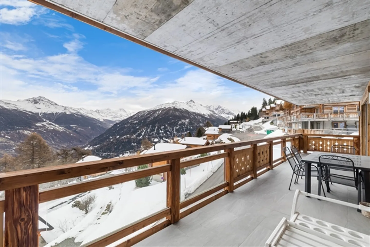 Luxurious ski-in/ski-out apartment with panoramic view - Photo 12 of 13
