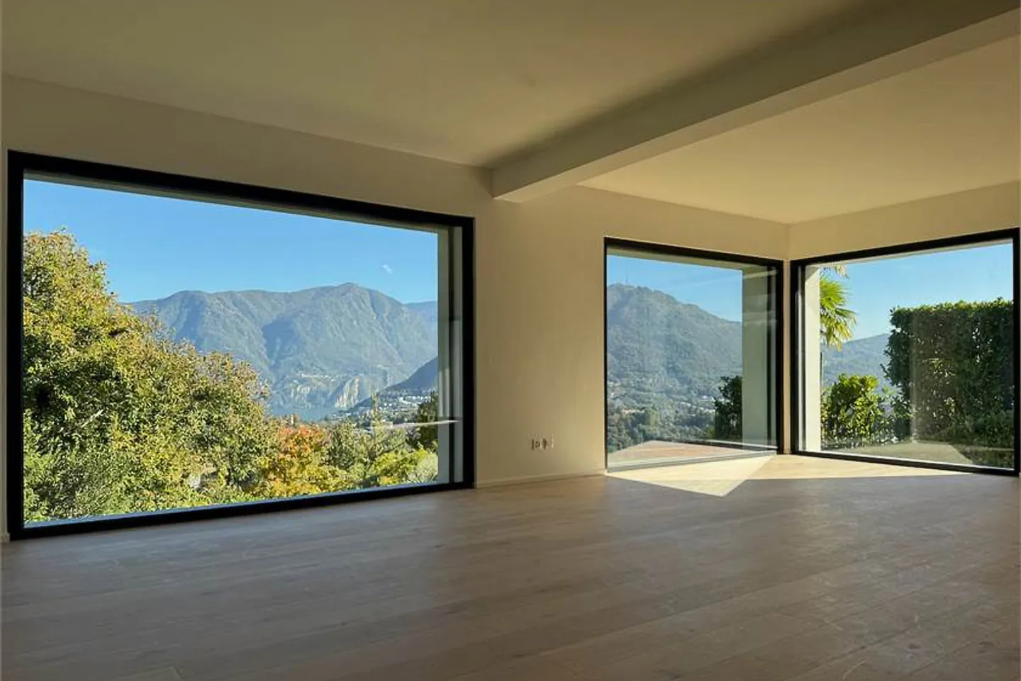 Generosa villa ristrutturata in contesto residenziale tranquillo - Foto 6 di 17