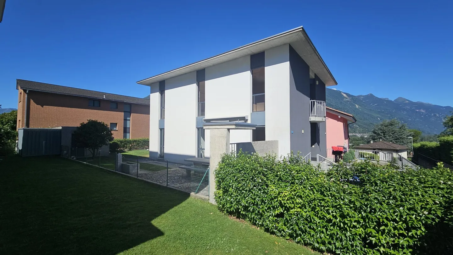 Casa unifamiliare ad Arbedo - Foto 1 di 15