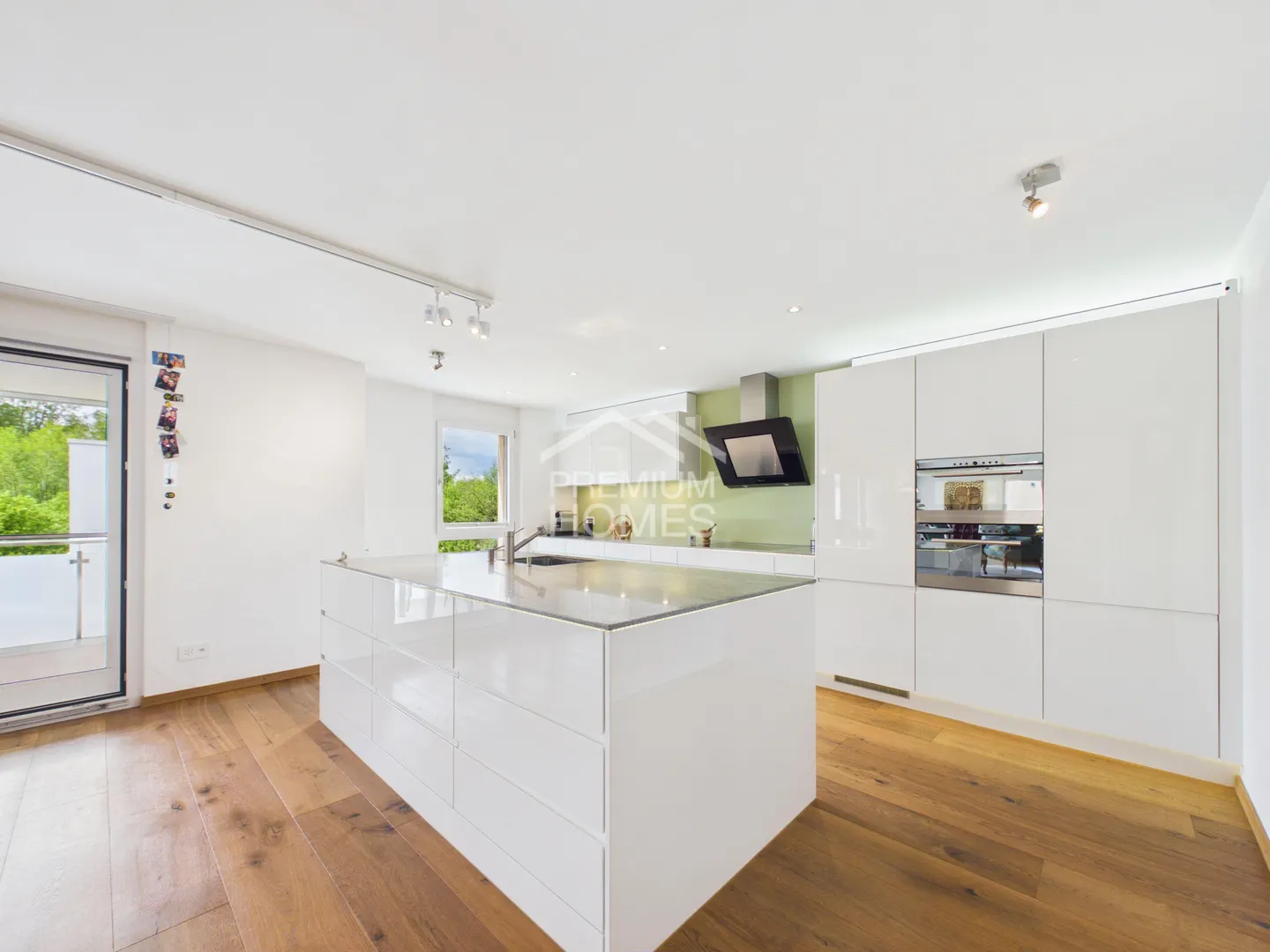 Dream property with optional 1.25% mortgage - Photo 2 of 11