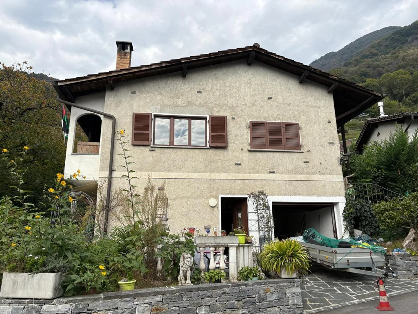 Maison avec deux appartements avec jardin et belle vue - Photo 1 sur 17