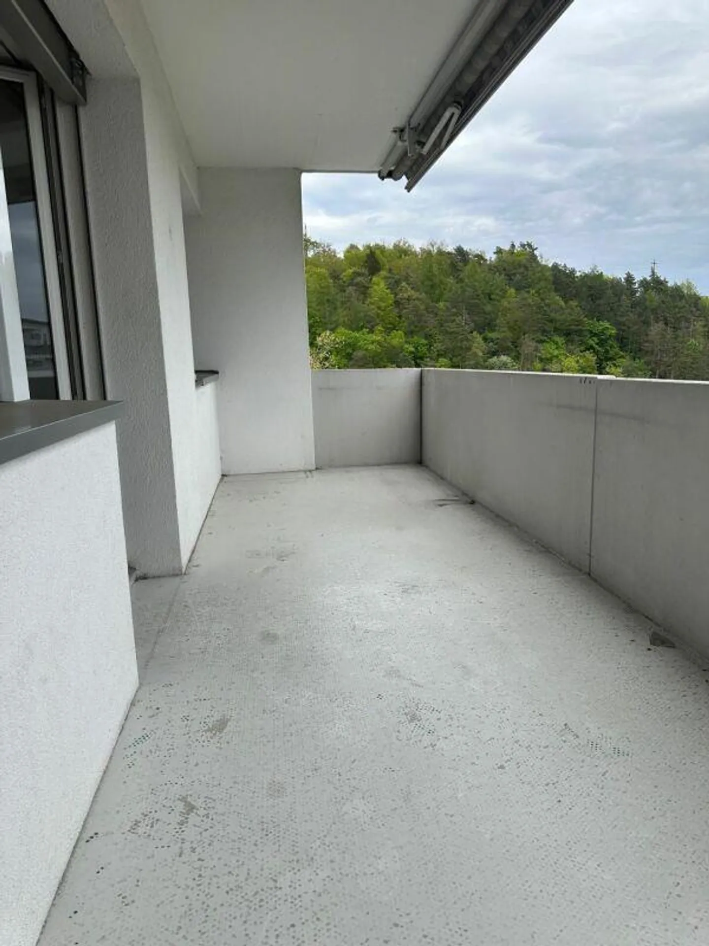Appartamento soleggiato di 4,5 stanze con balcone - Foto 3 di 13
