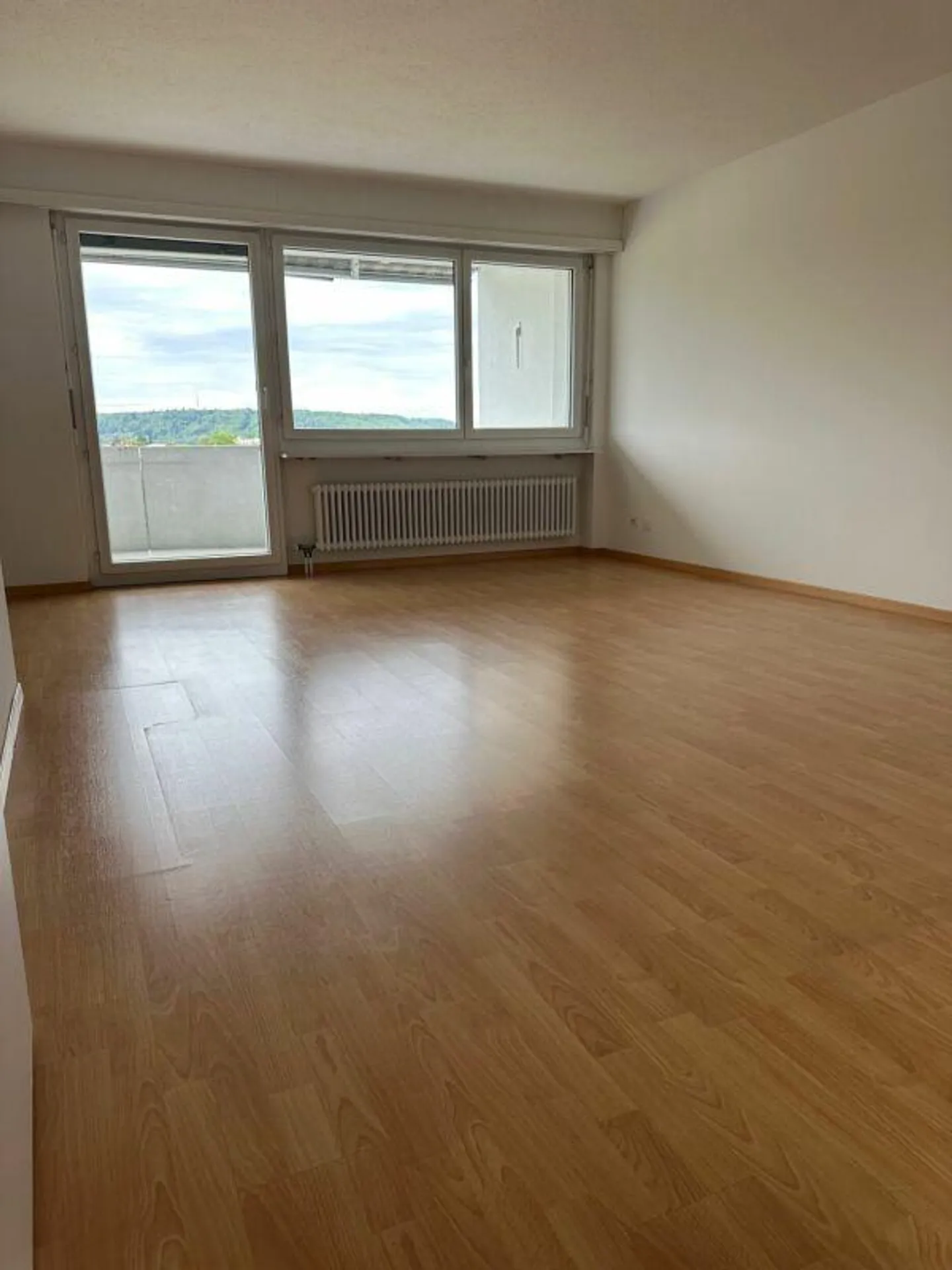 Appartamento soleggiato di 4,5 stanze con balcone - Foto 4 di 13