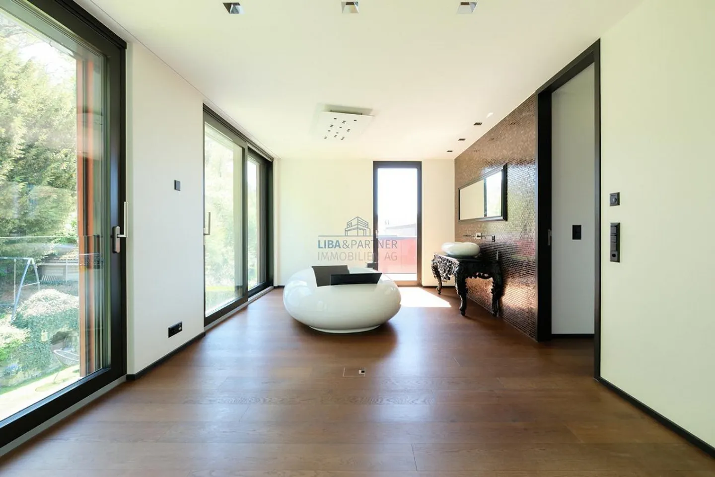 Bruderholz: Attico di Design Esclusivo con Vista Panoramica - Foto 8 di 12