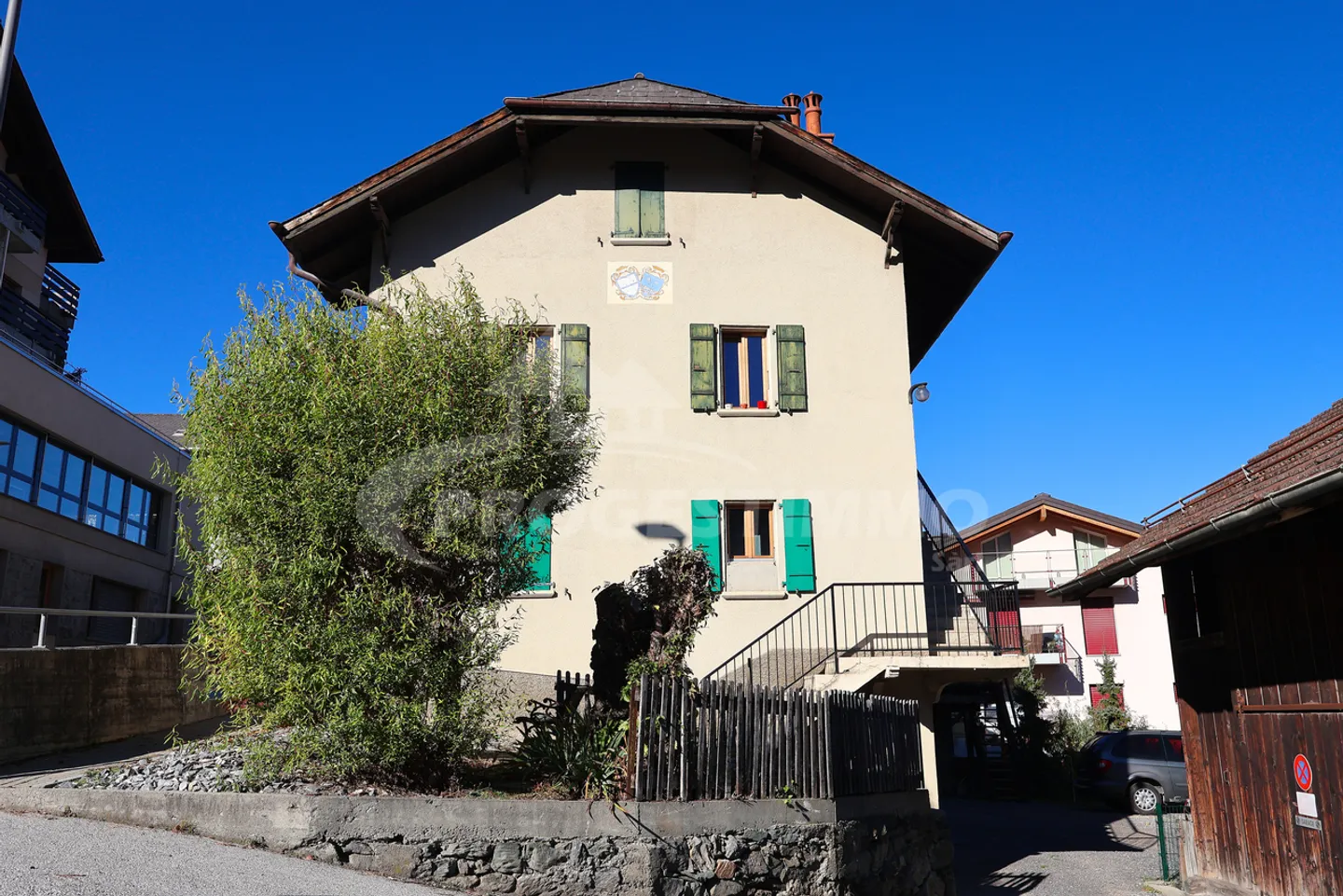 RENTAL BUILDING WITH DEVELOPMENT POTENTIAL - Photo 4 of 9