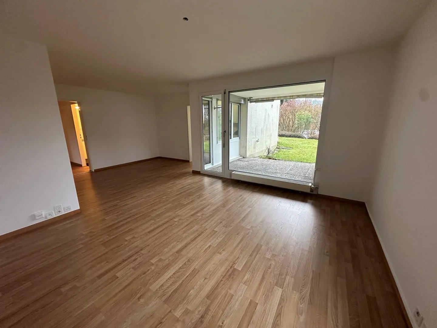Charmante 4.5-Zimmerwohnung im 1. OG mit Balkon - Foto 3 di 8
