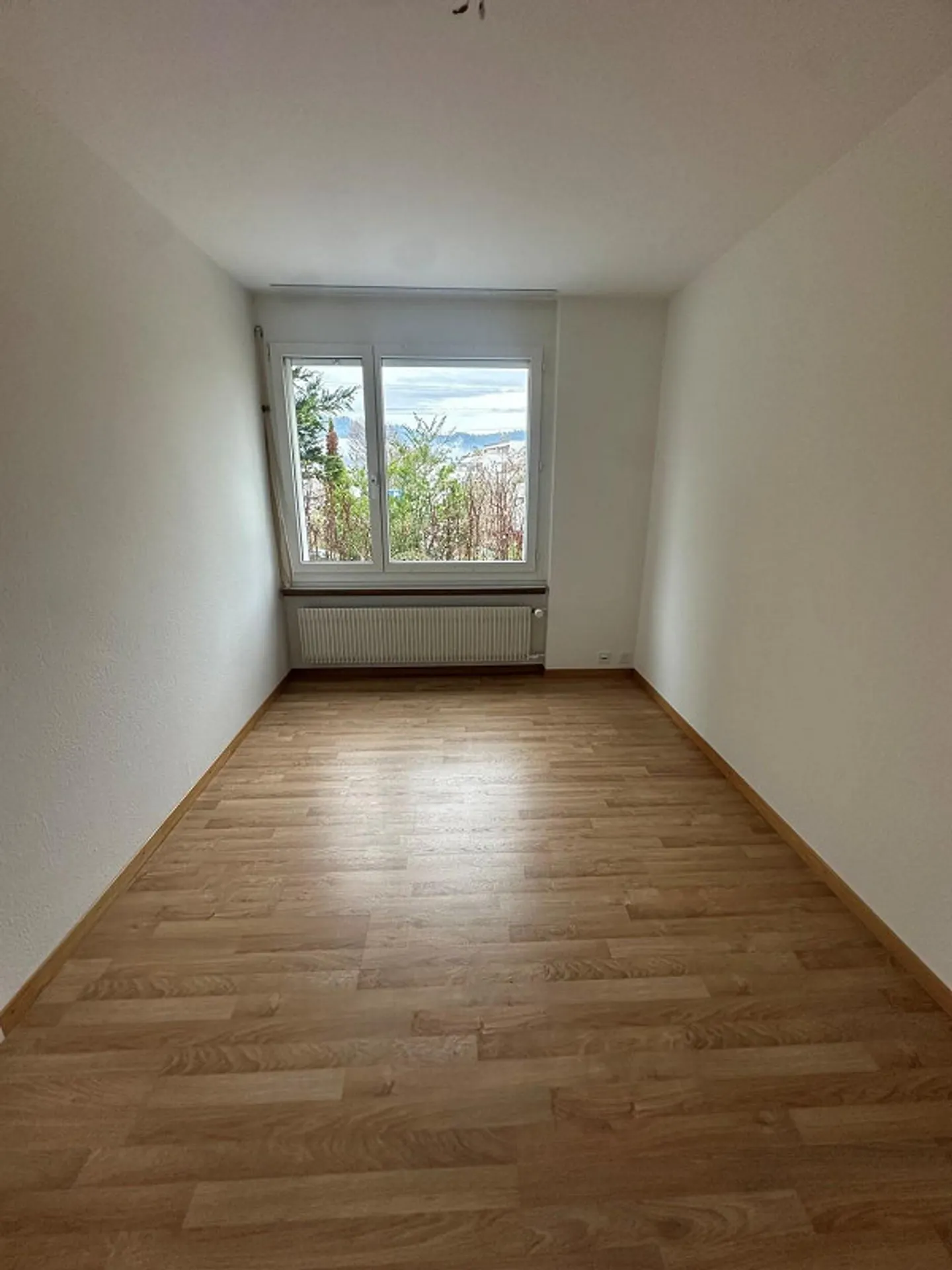 Charmante 4.5-Zimmerwohnung im 1. OG mit Balkon - Foto 6 di 8
