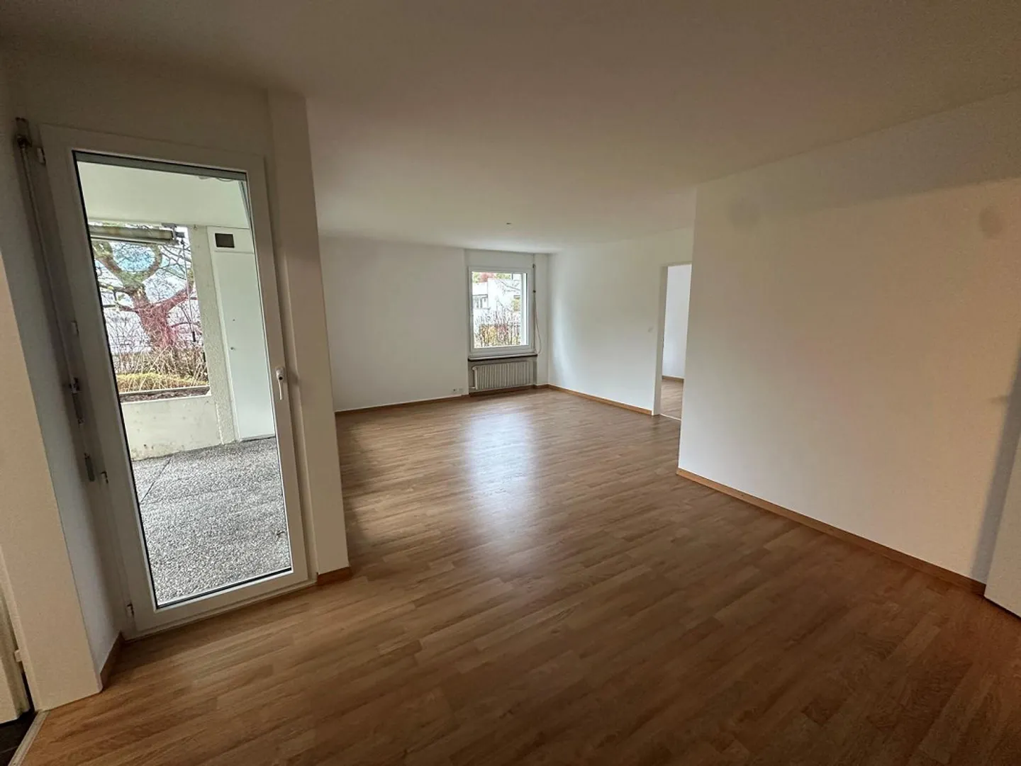 Charmante 4.5-Zimmerwohnung im 1. OG mit Balkon - Foto 2 di 8