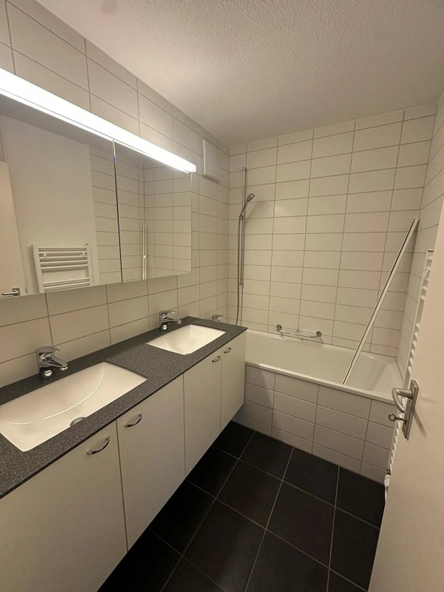 Charmante 4.5-Zimmerwohnung im 1. OG mit Balkon - Foto 7 di 8