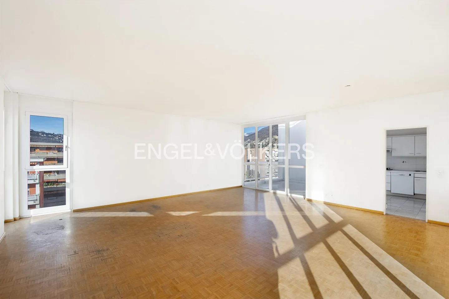 RISERVATO Dachgeschoss mit Dachterrasse mit teilweisem Seeblick - Foto 4 di 10