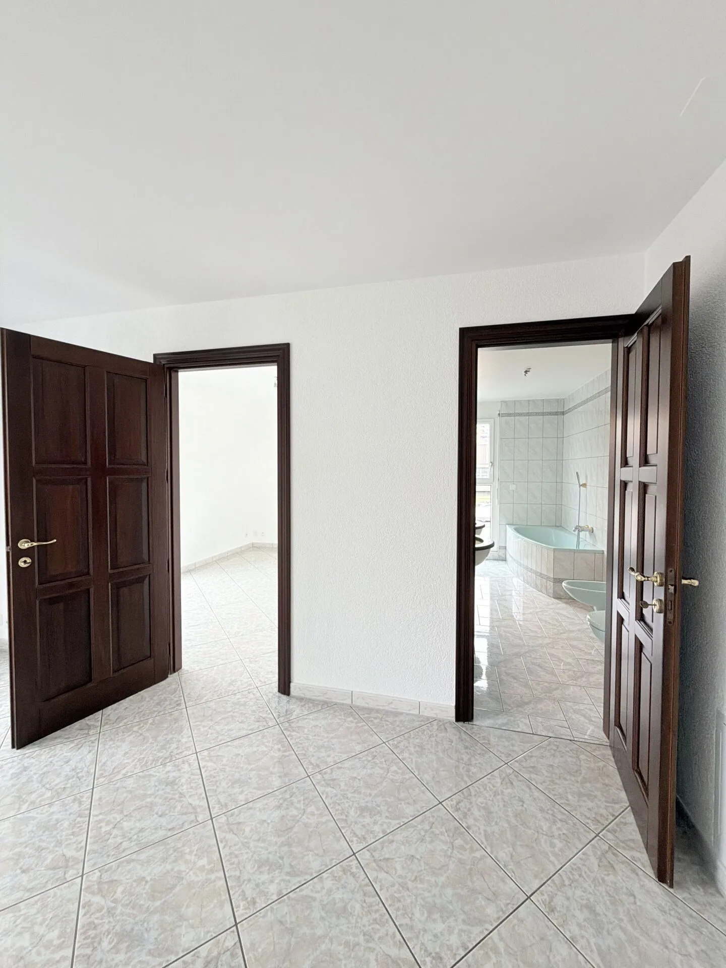 Superbo appartamento luminoso di 5,5 locali con box - La Chaux-de-Fonds - Foto 7 di 14