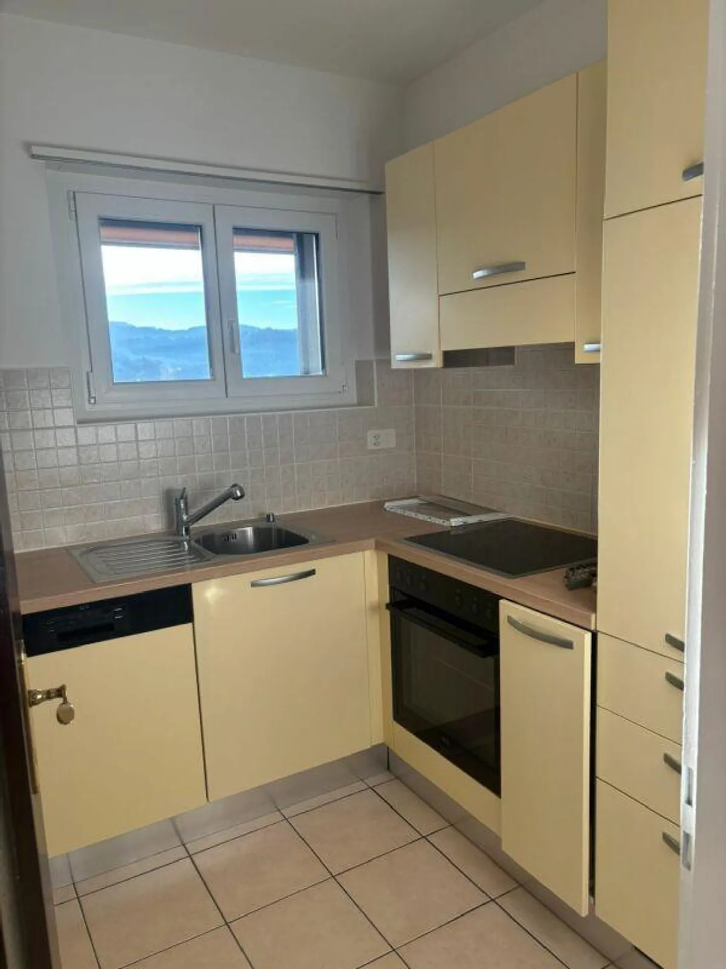 Spacious 2.5 room apartment - Photo 1 of 6