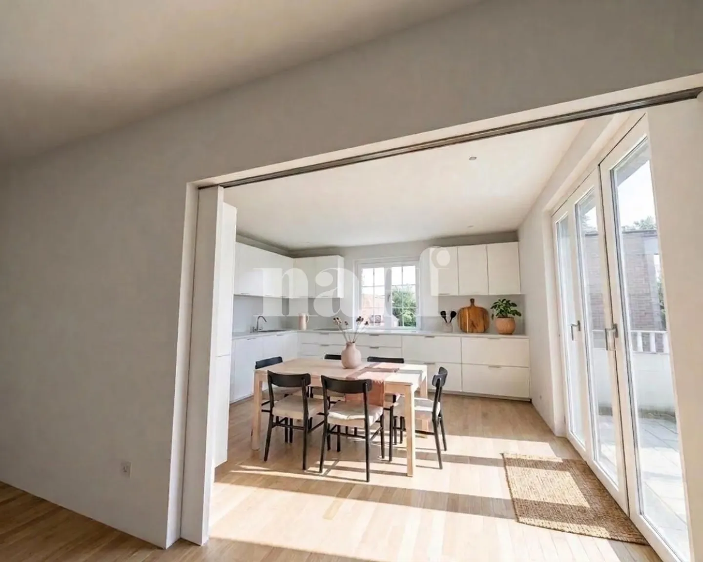 Geräumiges, vollständig renoviertes 6-Zimmer-Duplex im 1. Stock mit Balkon - Foto 2 von 5
